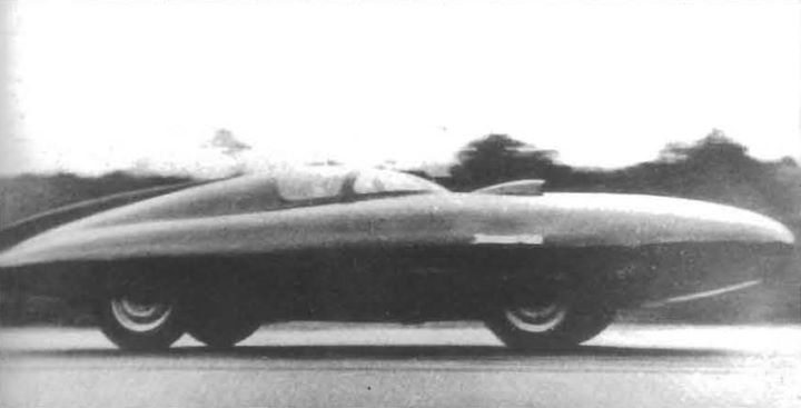 Н. Сорокин на ГАЗ–СГ2 на дистанции гонок в 1951 году.