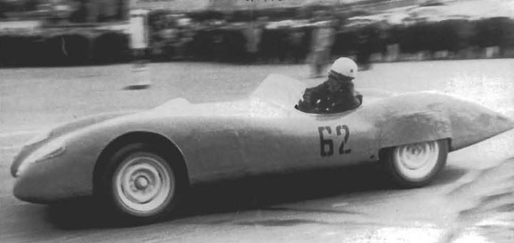 Ю. Андреев, чемпион СССР 1963 года, за рулем ГАЗ–СГ4.